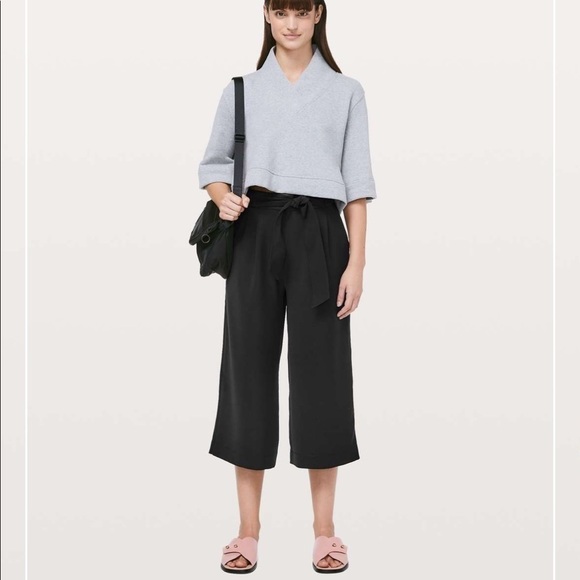 {6} Lululemon Noir Crop Black with Paperbag Waist - Picture 2 of 9